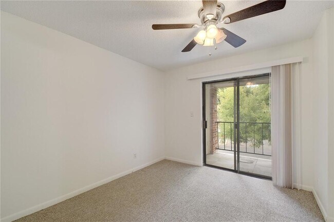 Building Photo - 1705 Crossing Pl