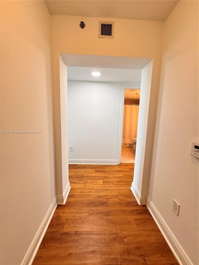 Building Photo - 2681 N Flamingo Rd