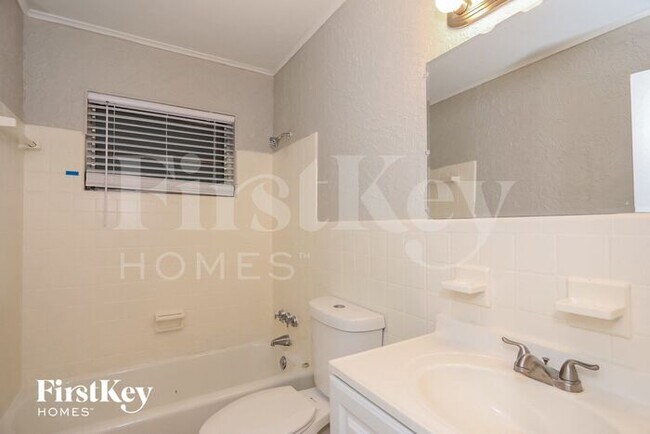 Building Photo - 360 NW 35th Ct