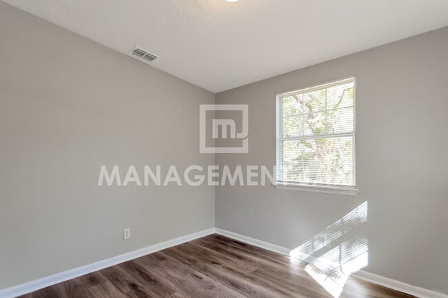 Building Photo - 1417 W 23rd St