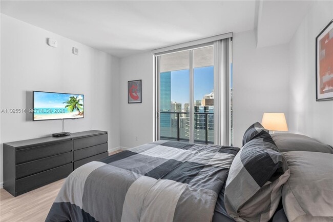 Building Photo - 1300 Brickell Bay Dr