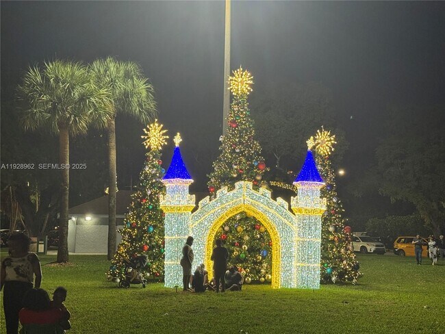 Building Photo - 12215 W Dixie Hwy