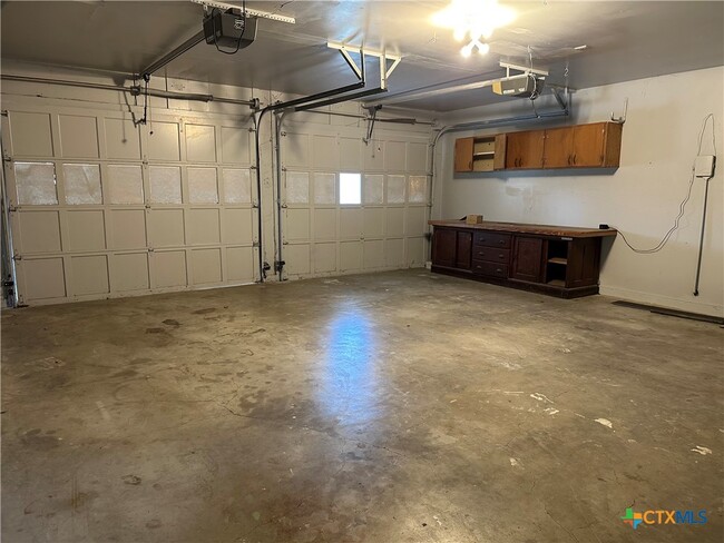 Building Photo - 1302 Canary Ln