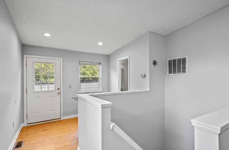 Building Photo - 2226 Ravine St