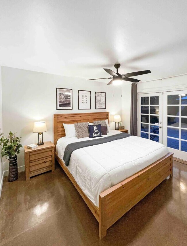 Building Photo - 6558 E 2nd St