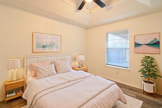 Building Photo - 1308 W Prosperity Dr