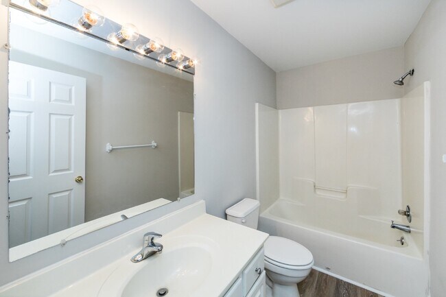 Building Photo - 814 King Arthur Dr