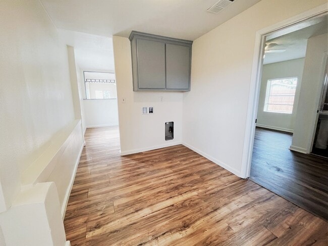 Building Photo - Renovated 4-bedroom home!