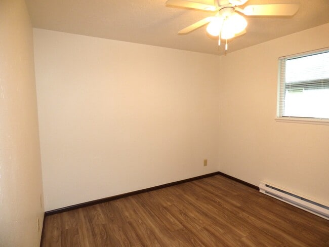 Building Photo - Anita Manor Apartments
