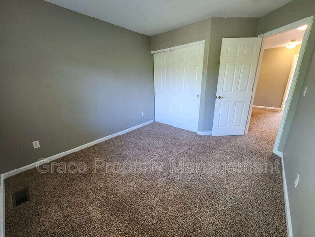 Building Photo - 553 Arbor Dr