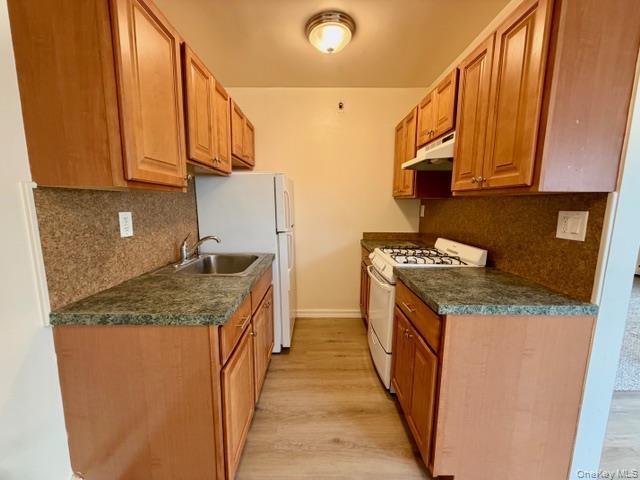 Building Photo - 185 E Lake Blvd