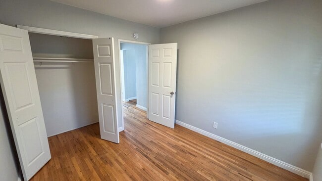 Building Photo - Beautiful 3 Bed 1 Bath House With Double Garage Available Now!