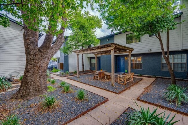 Building Photo - 2101 Polaris Ave