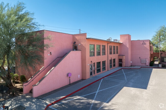 Building Photo - Casitas on East Broadway