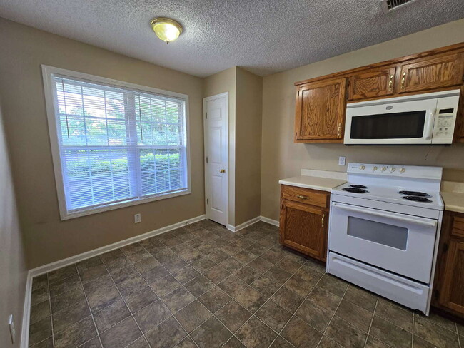 Building Photo - 2100 Ringgold Ct
