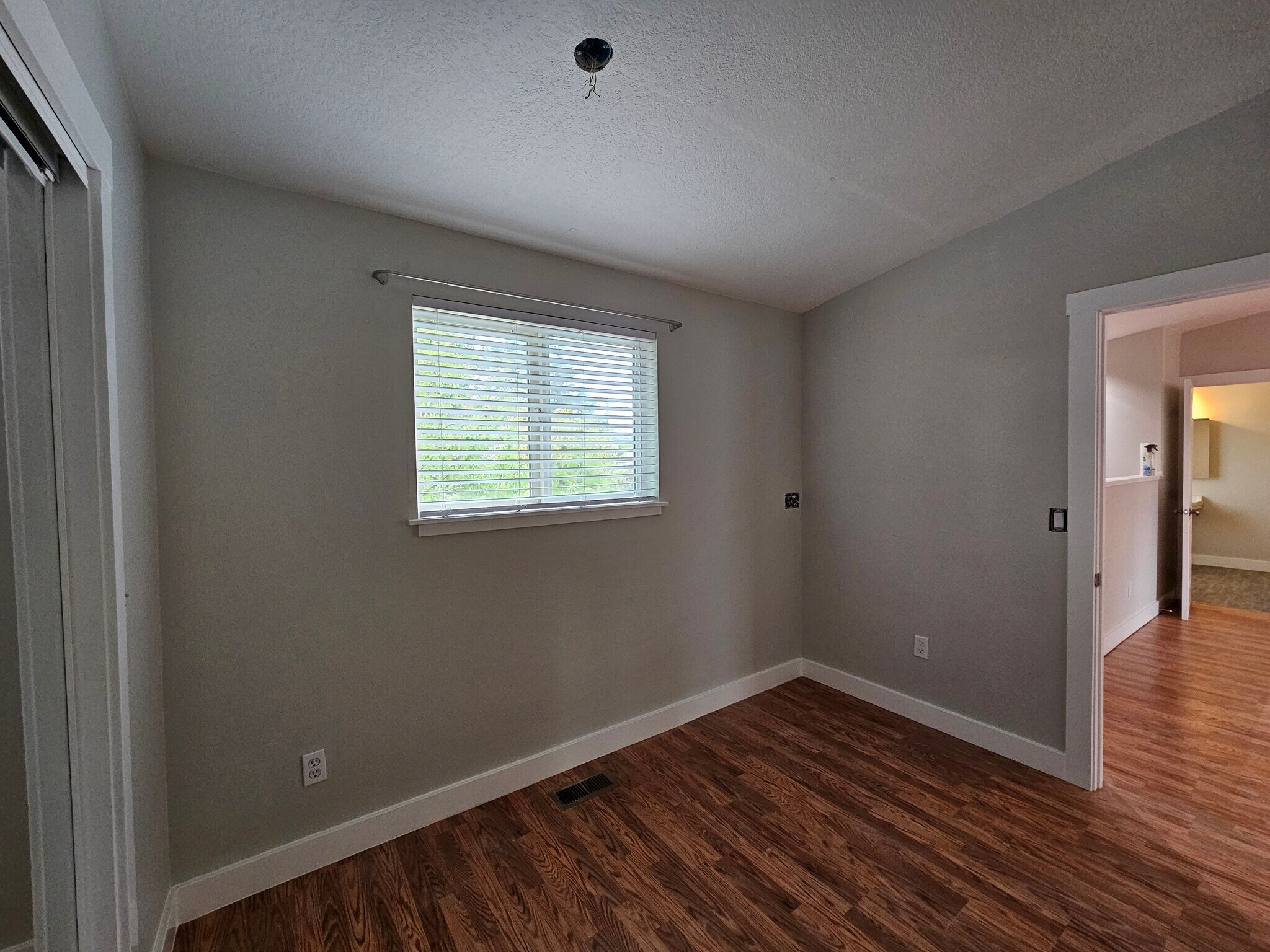 smaller bedroom different view - 13235 SE Oatfield Rd