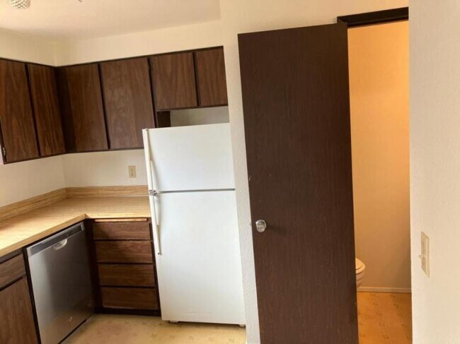 Building Photo - 2 bedroom in SPRINGFIELD OR 97477