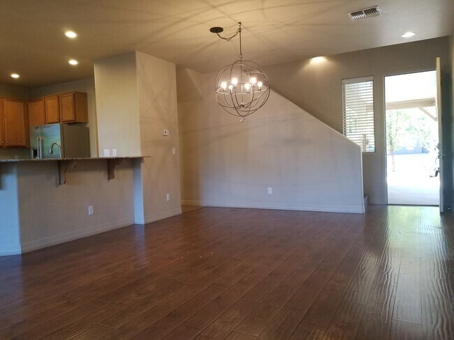 Building Photo - Beautiful, Pet Friendly, Multi-level, 2110 sqft, Luxury Townhouse w/A/C! 3 Bed, 2.5 Bath, + Loft ...