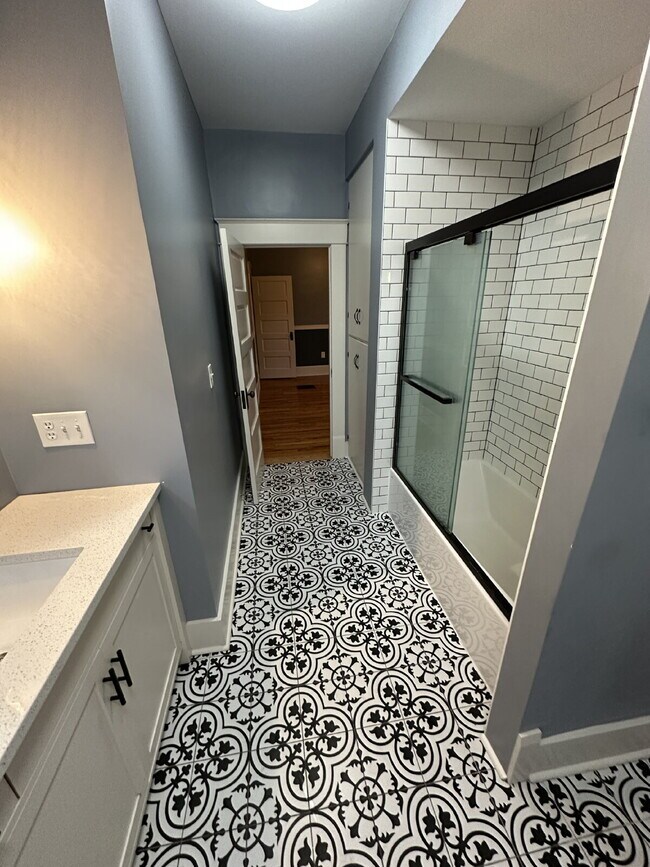 Building Photo - "Charming 3-Bed Oasis with Granite Touches & Cozy Fireplace in Nampa!"