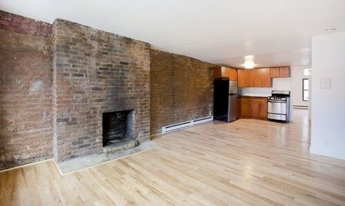 Building Photo - 216 7th Ave