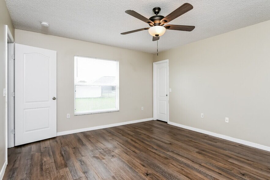 Building Photo - 5009 Quercus Loop
