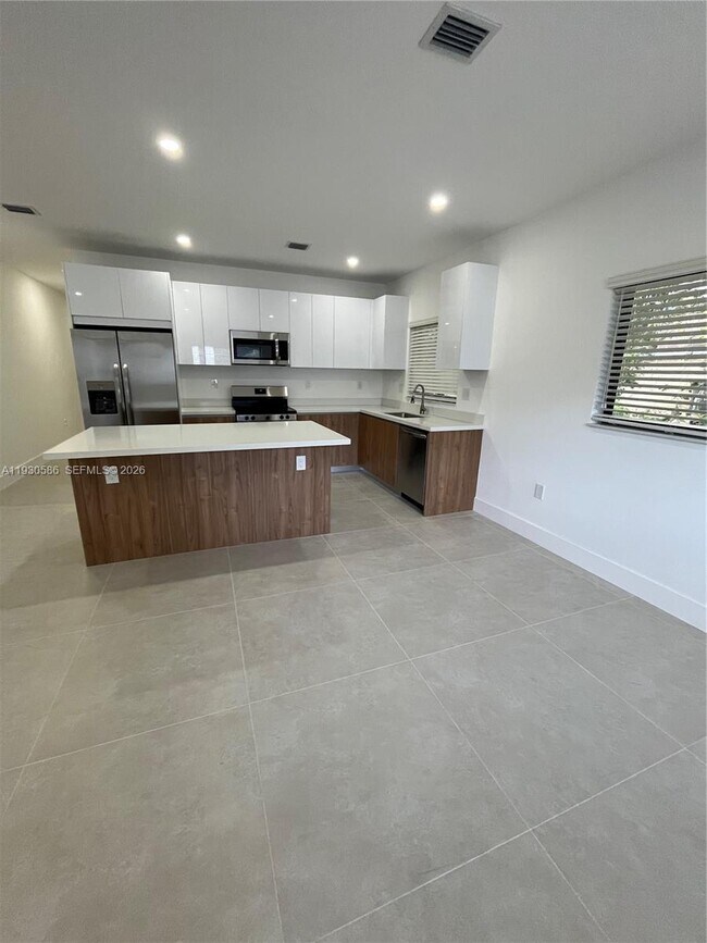 Building Photo - 119 NW 5th Ave