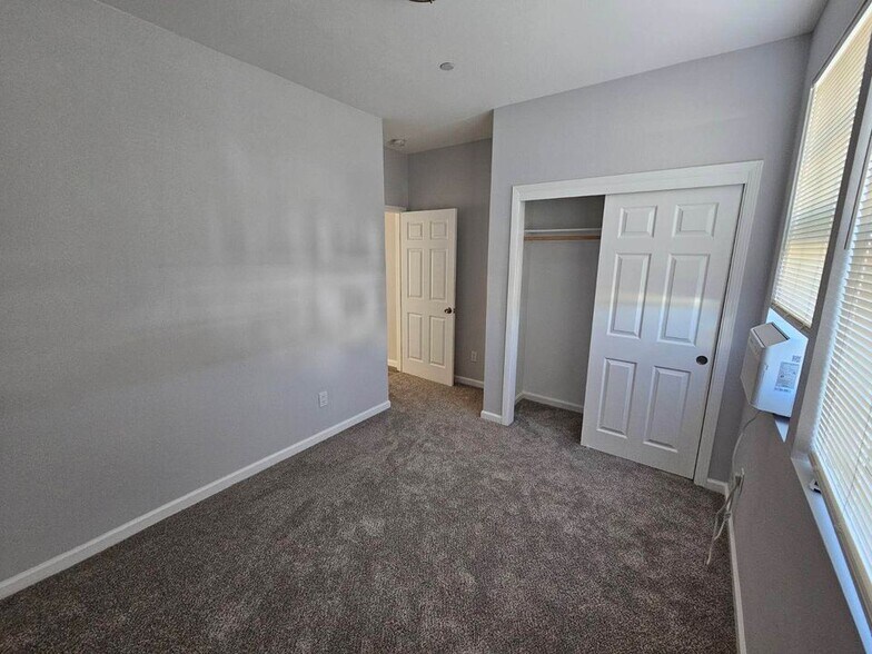 Building Photo - 2052 Medano Dr