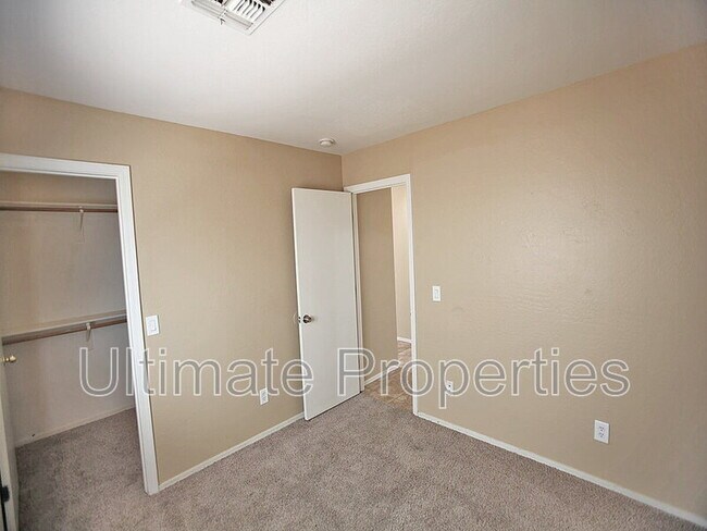 Building Photo - 7722 S 48th Ln