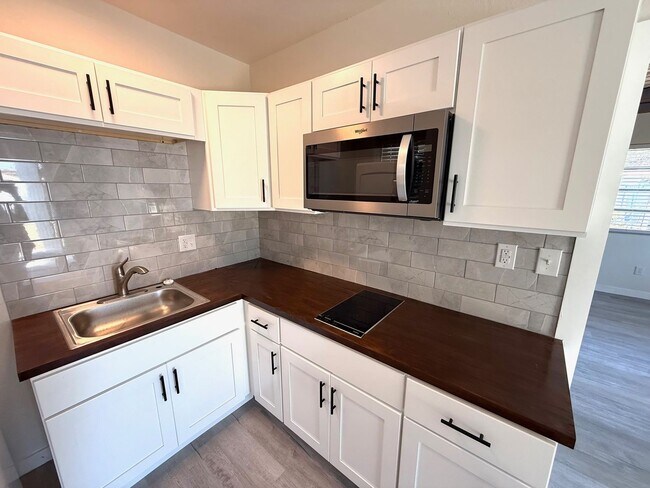 Building Photo - 3181 Hatton St