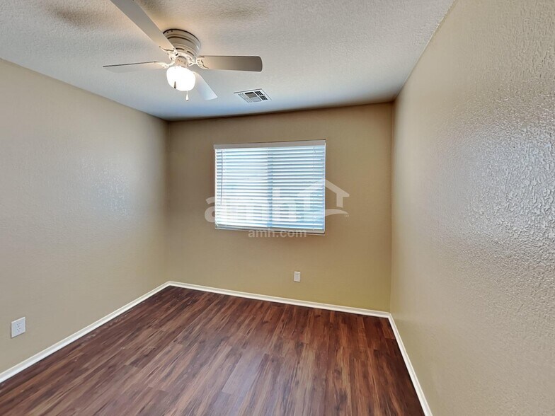 Building Photo - 4854 E Meadow Mist Ln