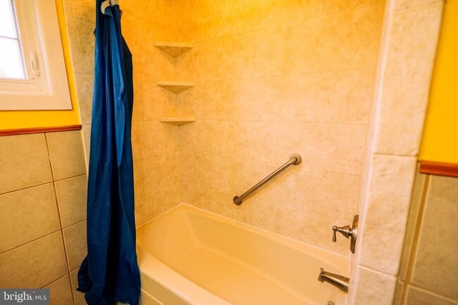 Building Photo - 222 MacClelland Ave