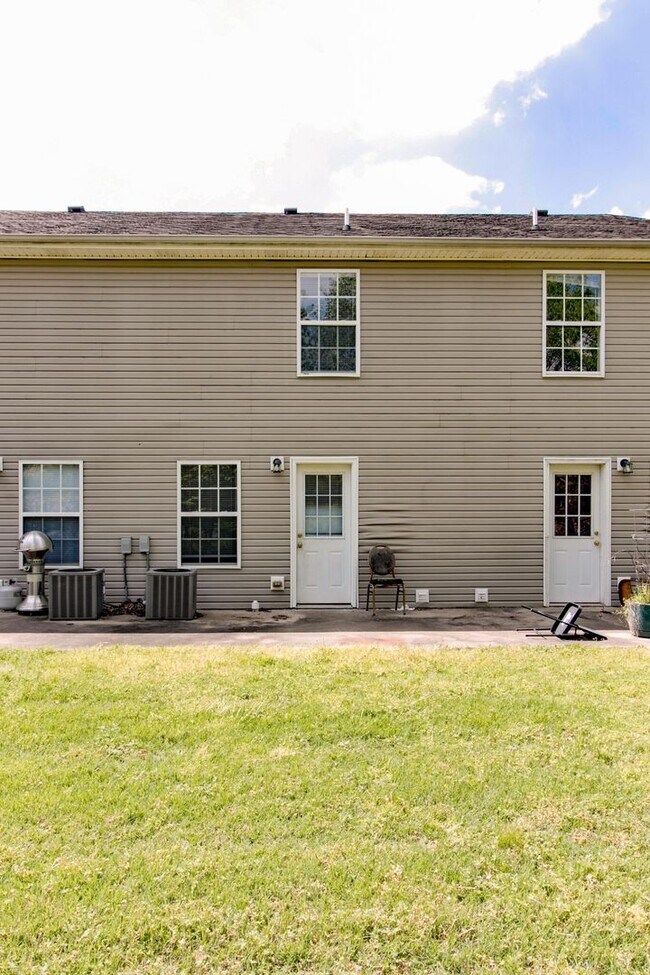 Building Photo - 821 Oak Arbor Ct