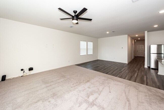 Building Photo - 713 Pisces Ln