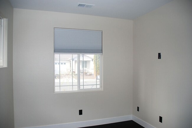 Building Photo - Rancho Bravo Single Story 4 BR/2 Bath/2 Car Garage in South Reno