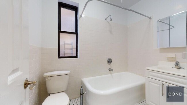 Building Photo - 620 W 171st St