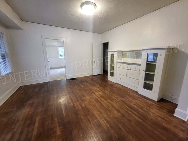Building Photo - *1/2 OFF 1ST MONTH'S RENT PROMO* 2 Bedroom...
