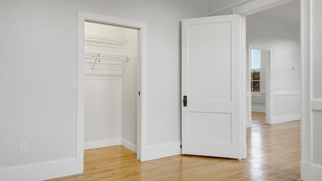 Building Photo - 341 Water St