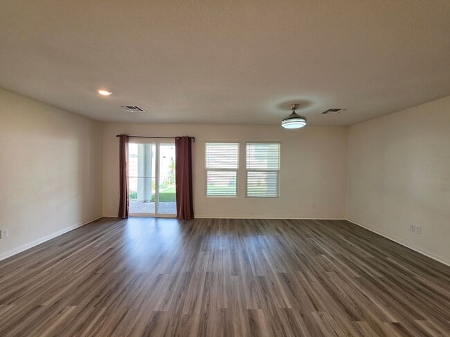 Building Photo - Newer 3 Bedroom Single Story Home in Gated Community