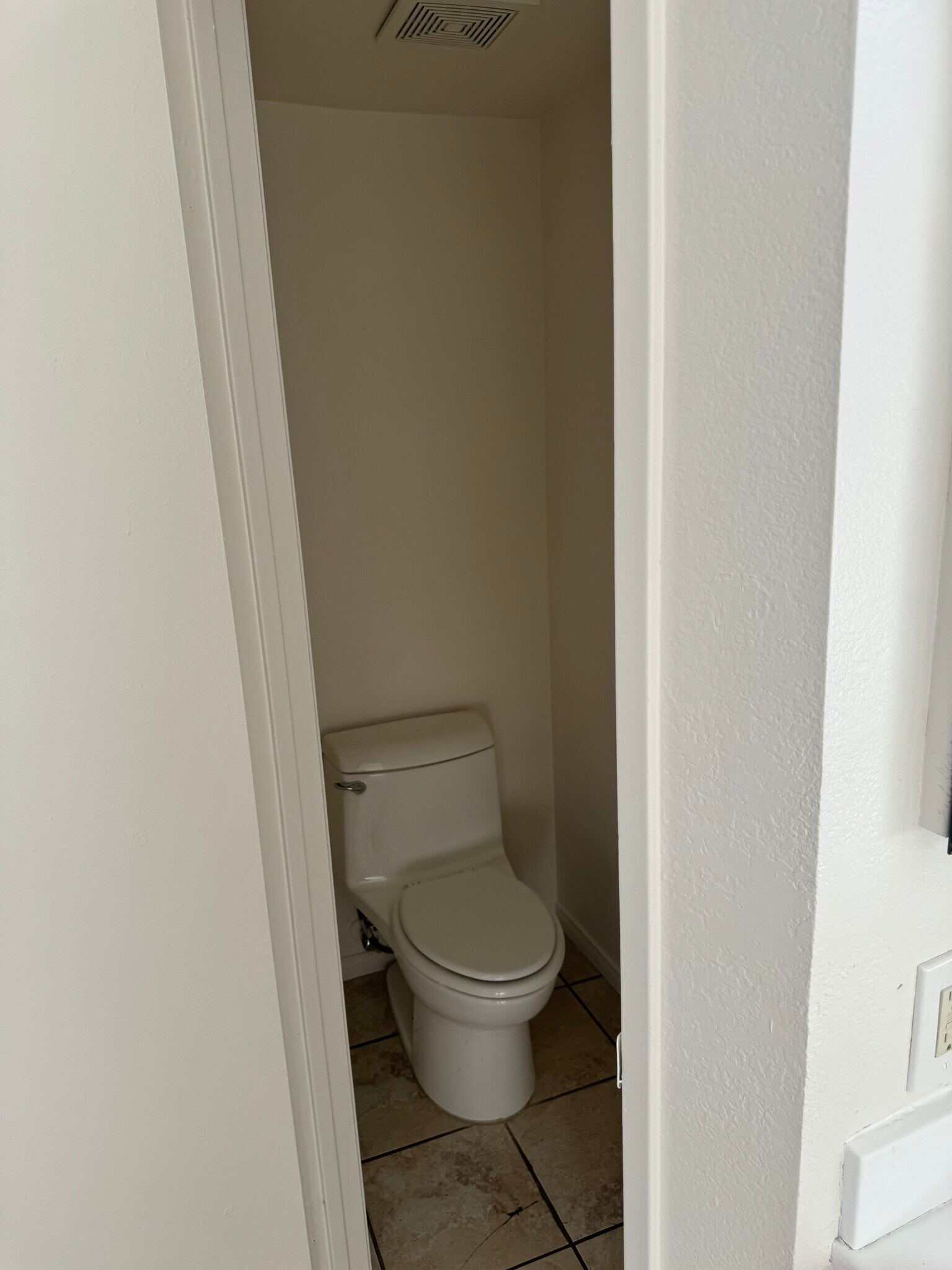 Building Photo - 37413 Norwich Dr