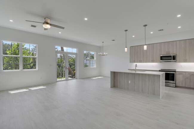 Building Photo - 120 Water Pointe Pl