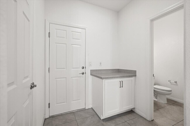 Building Photo - 10920 Oregano Ave