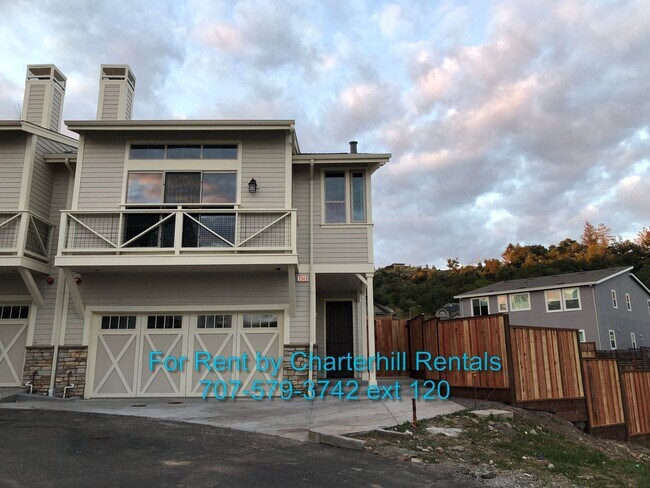 Building Photo - Beautiful, brand new, Fountaingrove home in convenient location near Keysight, Medtronic, Fountai...