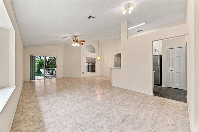 Building Photo - 2393 Paulette Dr