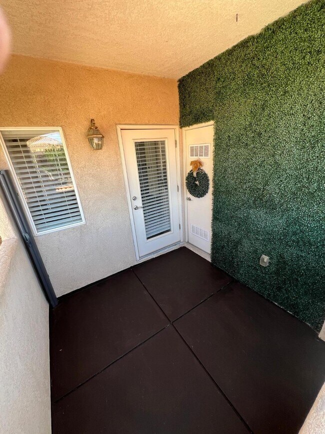 Building Photo - 6800 Vista Del Norte Dr NE