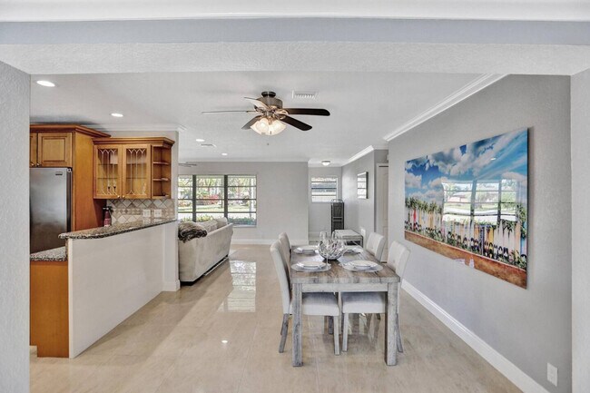 Building Photo - 2600 NE 52nd Ct