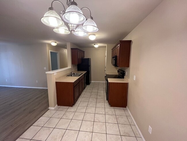 Building Photo - 2 bedroom 2 bath apartment at Clifton Heights Apartments basic internet and trash service included