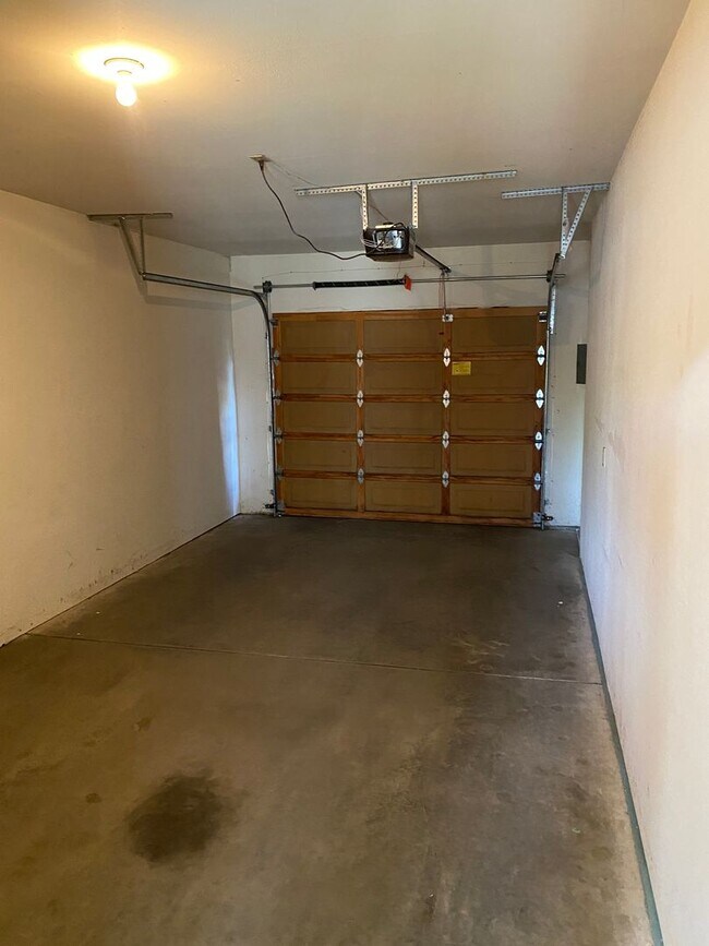 Building Photo - Hidden Gem Living with Garage & Fenced Yard