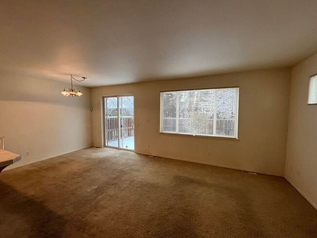 Building Photo - 3 Bed/2.5 Bath Single Family Home in River Canyon Estates