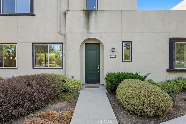 Building Photo - 123 Interval