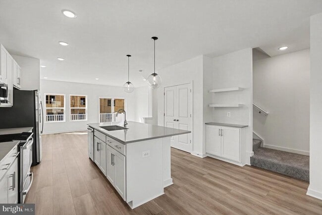 Building Photo - 36110 Wilderness Shores Way